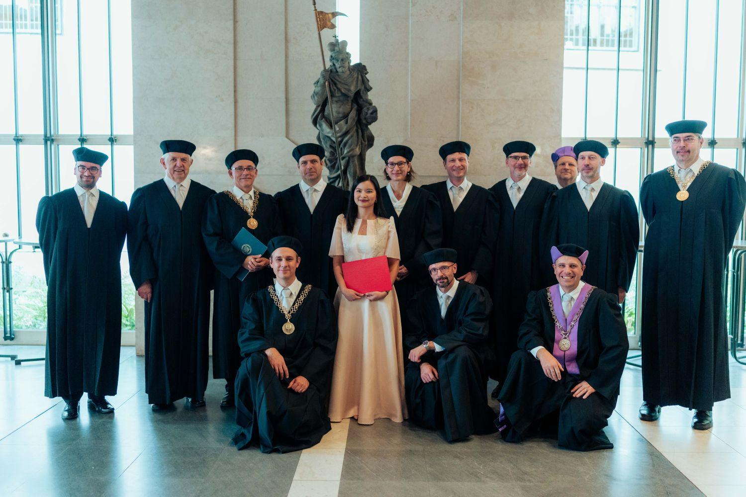 Promoce absolventů bakalářských programů FCHI v Betlémské kapli