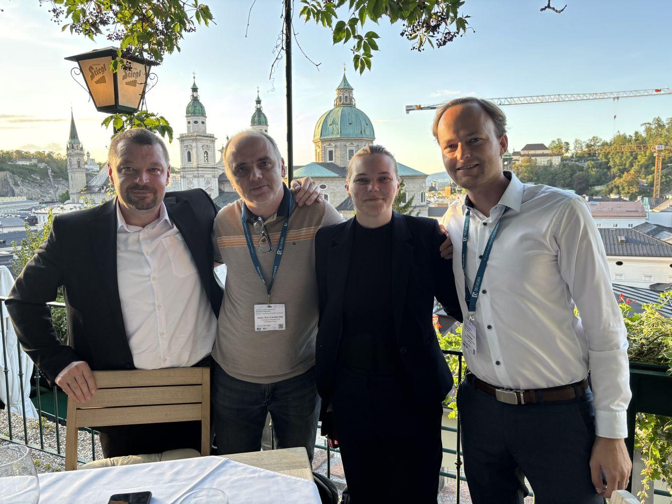 Úspěchy Laboratoře sdílení hmoty na konferenci Distillation & Absorption 2026