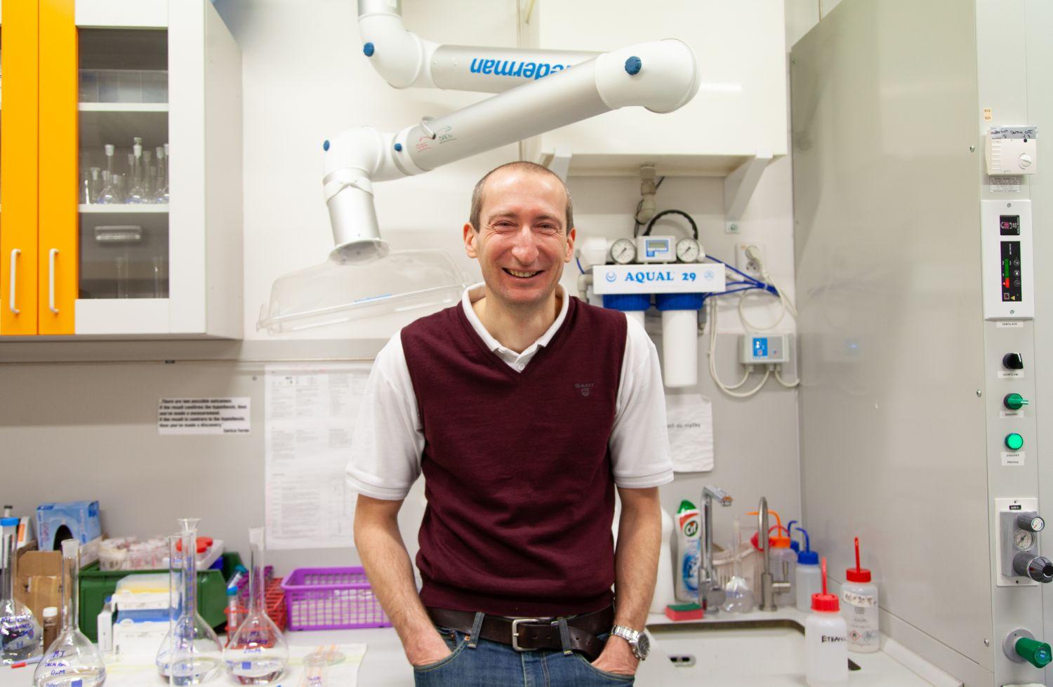 K chemickým robotům jsem se dostal přes prací prášky