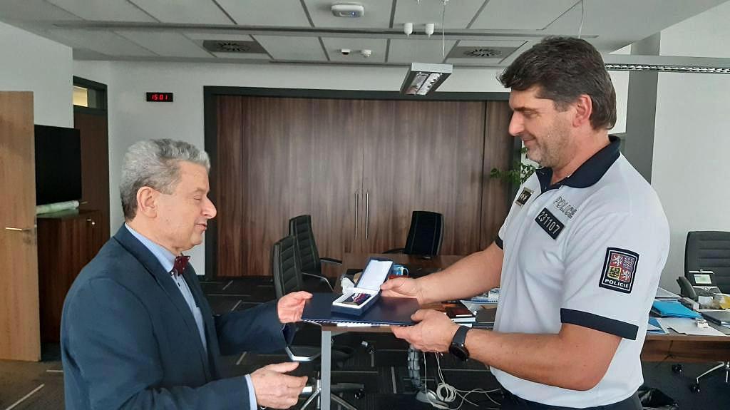 Profesor Urban oceněn medailí policejního prezidenta