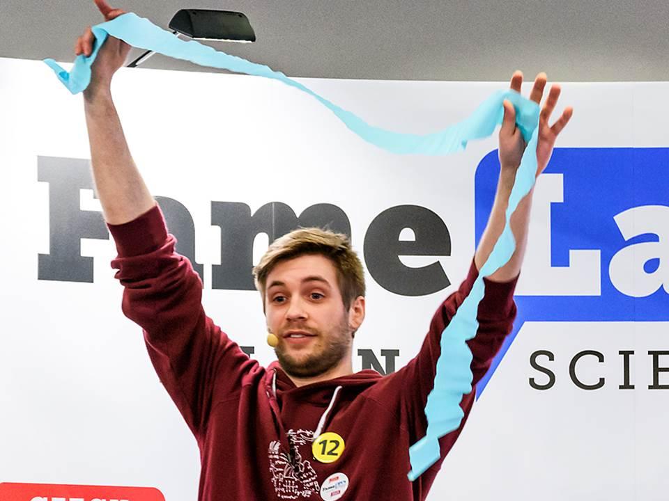 Jakub Mužík postupuje do finále soutěže Famelab 2017!