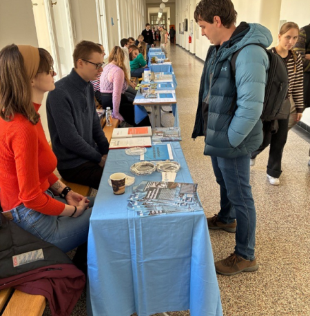  ◳ chi (png) → (šířka 450px)